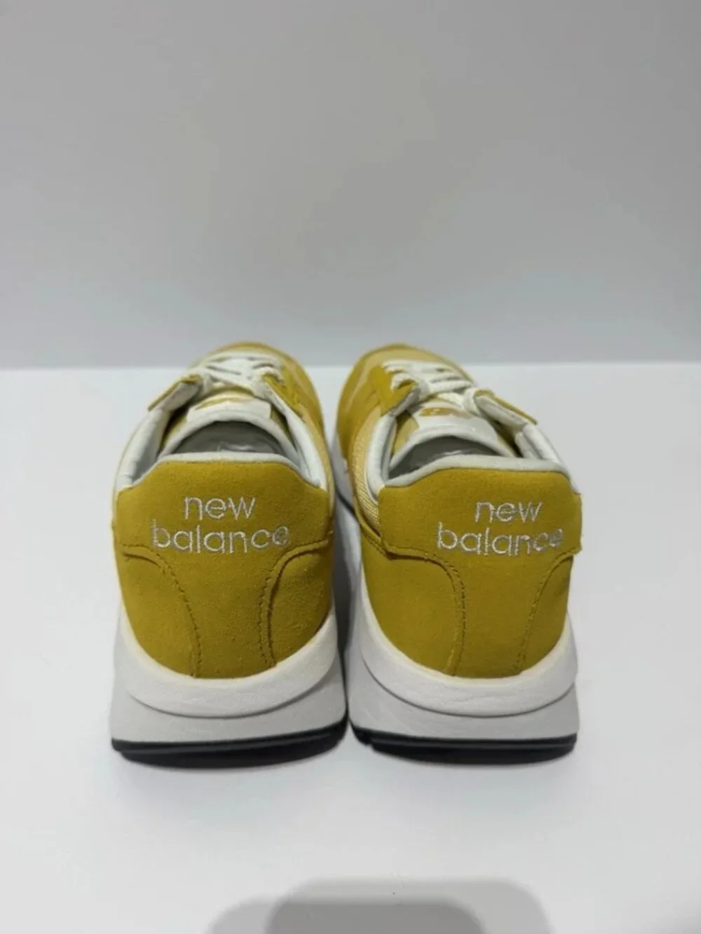 New Balance Womens 370 Running Shoes Yellow Size 9.5D